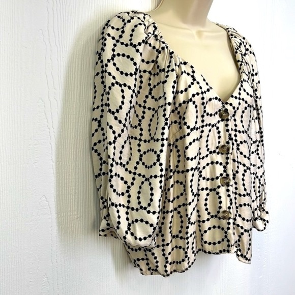 H&M - Black And Ivory Design V Neck Button Down Puff Sleeves Top Size XXS - Picture 4 of 11